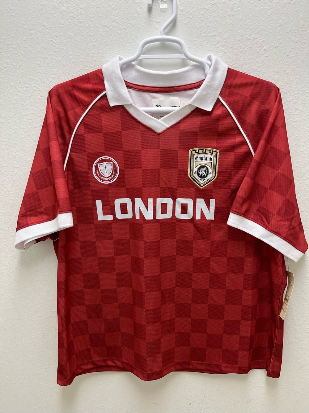 No Boundaries England London Soccer Jersey Shirt XL Red and White NWT